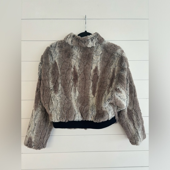 Fur Coat! - Picture 4 of 5